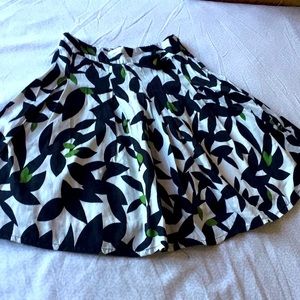 Willoughby girls black and white floral skirt in size 8